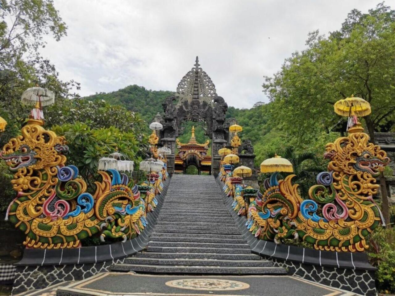 Maha Nusa Menjangan Banyuwedang Exterior foto